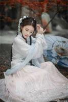 开局巧遇校霸他妈，我反击他急了！