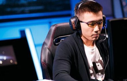 主播打女友被拘留 死亡宣告是谁 李威俊个人资料