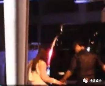 陈思诚背佟丽娅照实为旧照 陈思诚佟丽娅离婚了吗?