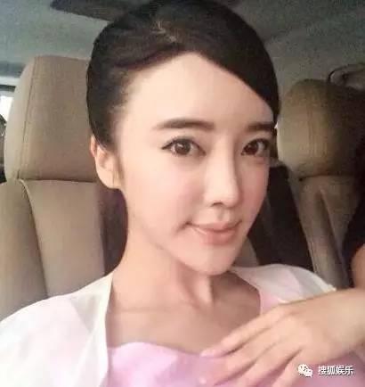 陈思诚背佟丽娅照实为旧照 陈思诚佟丽娅离婚了吗?