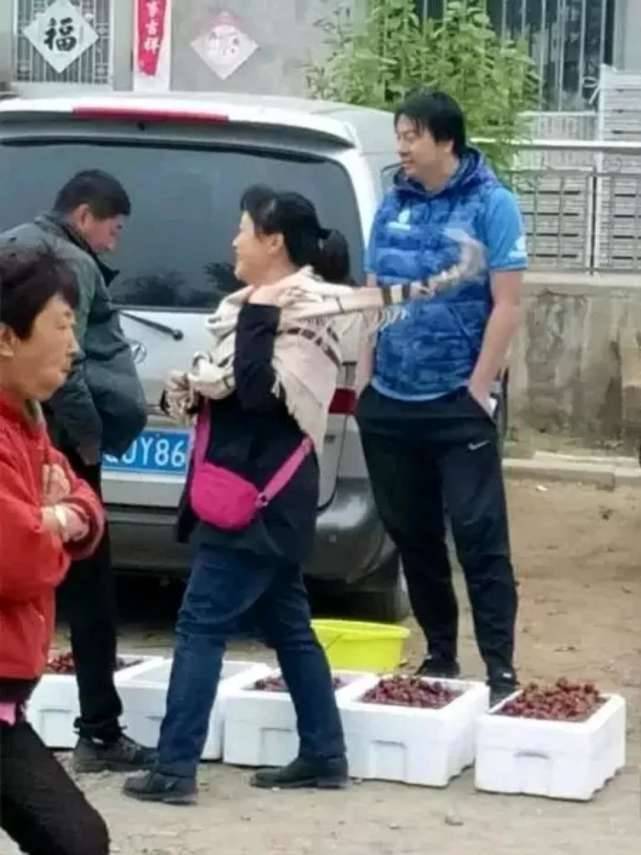 前国足门将摆地摊 前国足门将是谁 安琦个人资料