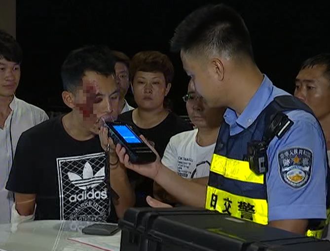 玛莎拉蒂撞中巴车具体原因及经过 现场令人触目惊心