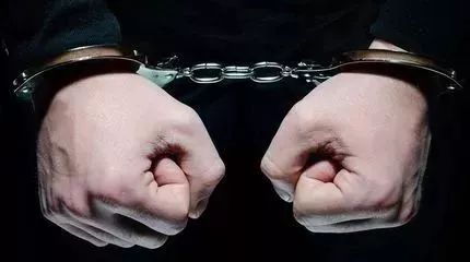 男子霸座乘客脑袋怎么回事 寻衅滋事罪应如何处罚?