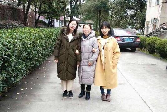沈月和路人合影怎么回事 沈月母校是哪所高中?