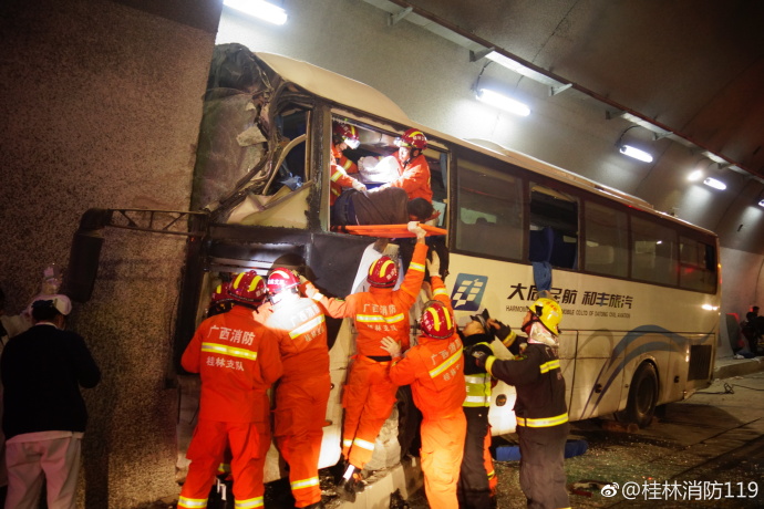 广西隧道大巴车祸原因及经过 遭遇车祸怎么办?