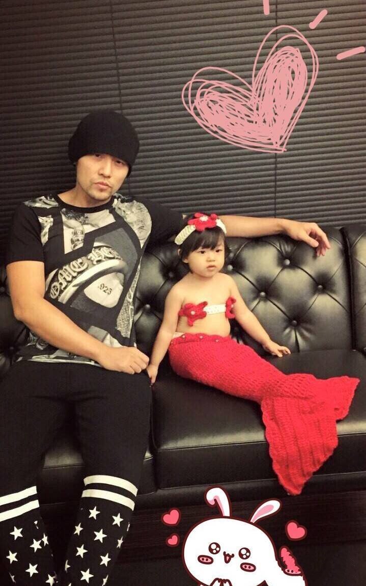 周杰伦晒儿子正面照 周杰伦几个孩子?