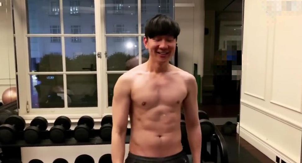 林俊杰秀腹肌引网友舔屏 林俊杰腹肌照大盘点!