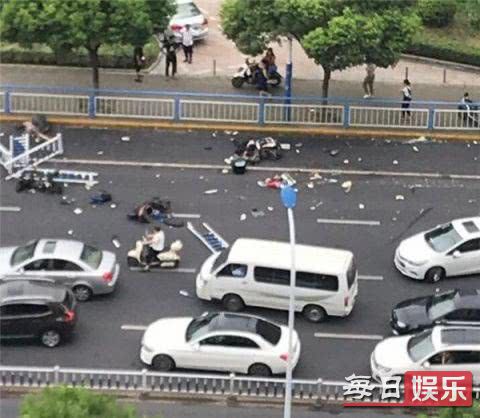 常州奔驰连撞多车怎么回事 事发经过及现场图片曝光