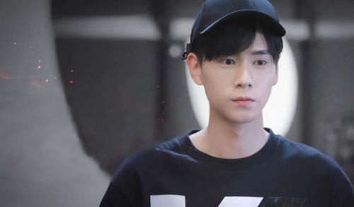 亲爱的热爱的艾青的扮演者是谁 艾青最终和谁在一起了?