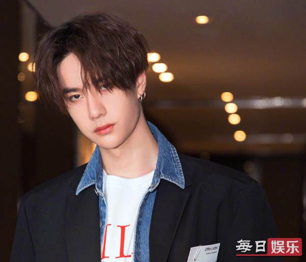 王一博父母是做什么的 王一博家境怎么样?