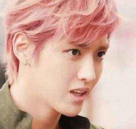 范丞丞粉色頭發是什么梗 盤點那些染過粉色頭發的明星