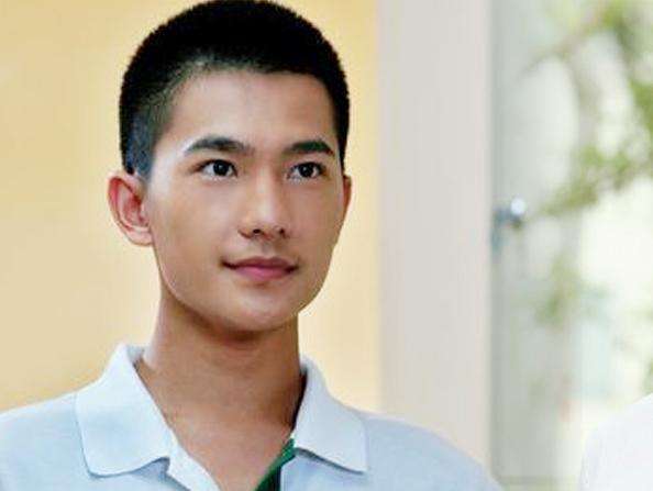 胡歌剪寸头照片曝光 盘点娱乐圈里剪过寸头的男明星